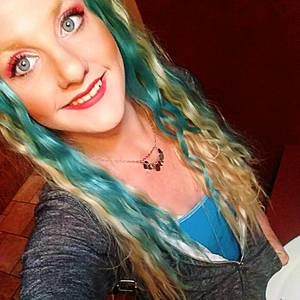 Meet your Posher, Hali